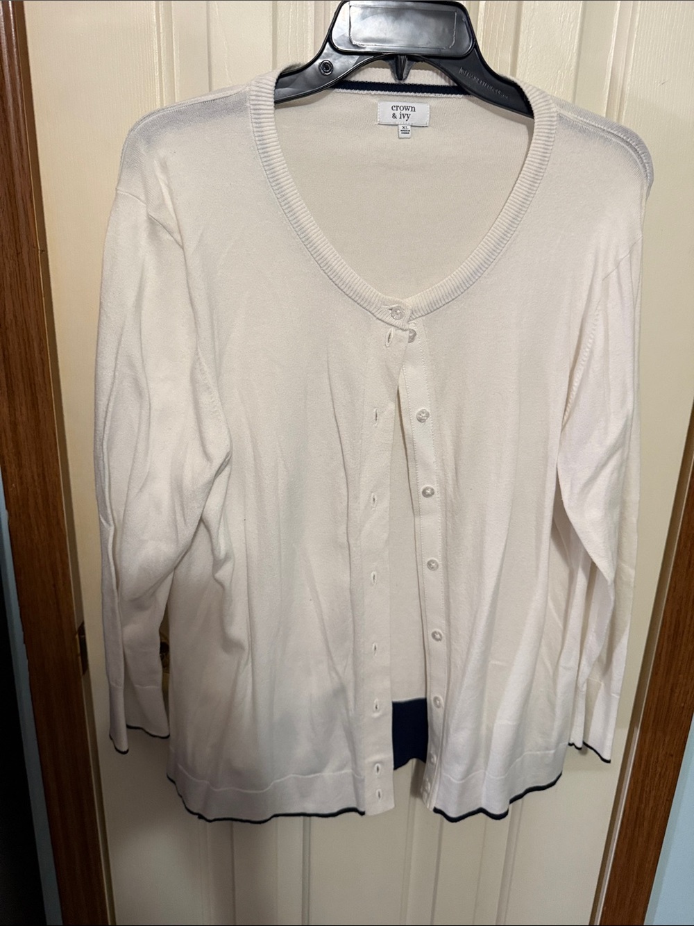 Crown & Ivy Cream Button-Front Women's Sweater size XL